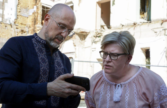 Премьер-министры Украины и Литвы посетили разрушенную россией больницу «Охматдет»