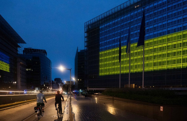 Накануне Дня Независимости Украины здание Еврокомиссии в Брюсселе засияло сине-желтыми цветами