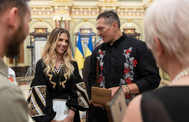 Владимир Зеленский наградил спортсменов Александра Усика и Ольгу Харлан Орденом Свободы