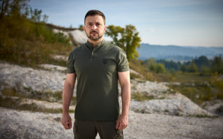 Не буде хворий дід із червоної площі, диктувати нам якісь свої червоні лінії – Володимир Зеленський