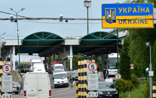 Прикордонники попереджають про затримки на кордоні з Польщею