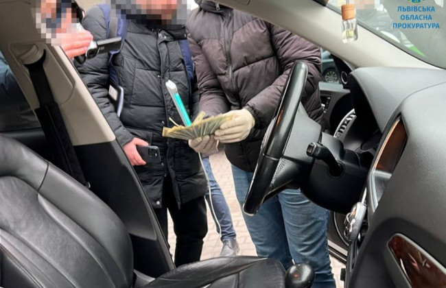 Во Львове будут судить чиновников за вымогательство 400 долларов ежемесячно за не создание искусственных препятствий в работе