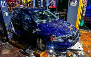 В Австрии автомобиль влетел в пиццерию: много пострадавших, фото