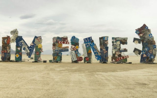 Iʼm Fine: Украина презентовала инсталляцию из руин на фестивале Burning Man, фото