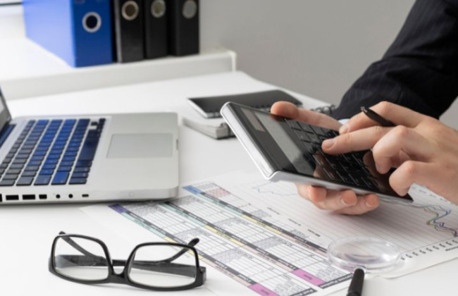 Осуществляется ли корректировка финрезультата по договорам страхования из-за увольнения работников: разъяснение