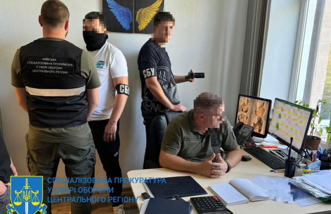 Помогал получать справки для регистрации авто — заместитель начальника Бучанского ТЦК разоблачен на получении взятки