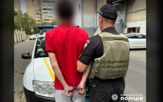 Підпалив купюри та кинув їх на підлогу: в Одесі затримали чоловіка, який намагався підпалити храм