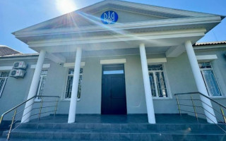 Нетвереза жінка намагалася проникнути до будівлі Бориспільського міськрайонного суду Київської області