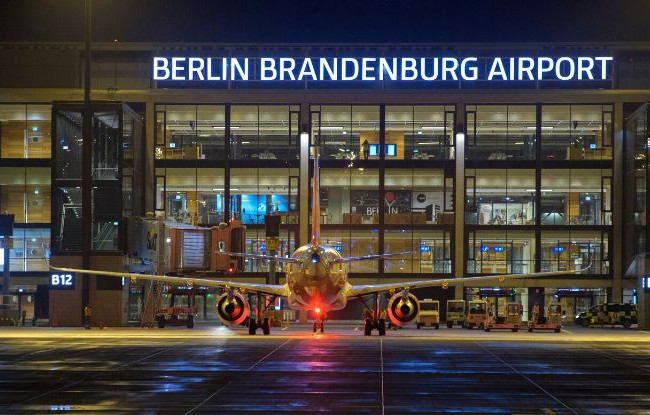 Аэропорт Берлина будет судиться с климатическими активистами, которые блокировали его работу