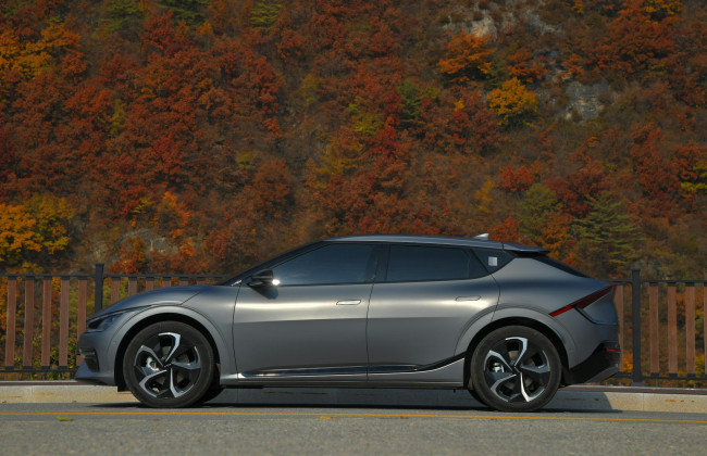 На автомобильном рынке ЕС упали продажи бензиновых и электромобилей