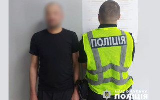 У Києві судитимуть чоловіка, який біля дитячого майданчику ледь не вбив перехожого