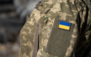 Повинен доглядати за хворою матір’ю: на Закарпатті військовий через суд скасував відмову частини у звільненні зі служби