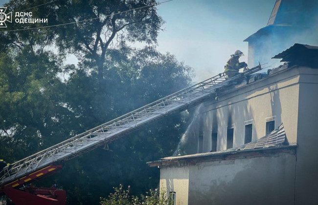 На Одесщине вспыхнула церковь, в которую попала молния