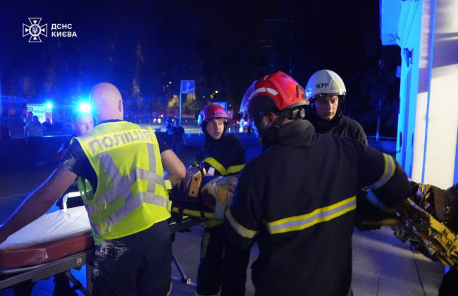 Мужчину, который попал под вагон на станции метро Университет, деблокировали и передали медикам