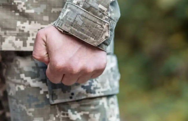 В Николаеве военного, подозреваемого в убийстве сожительницы из-за ревности, отправили на гауптвахту: подробности