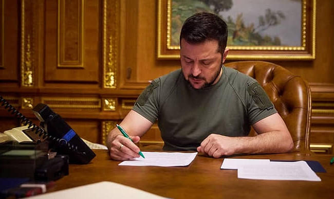 Зеленский подписал закон о повышении акцизов на топливо — он вступает в силу с 1 сентября