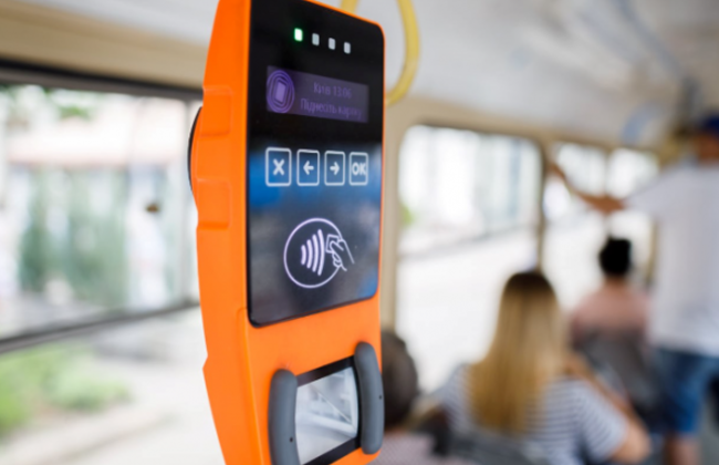 В Киеве с 1 сентября общественный транспорт для учеников снова будет бесплатным