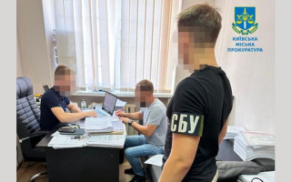 Збитки у понад 800 000 грн на закупівлі шин: судитимуть посадовця Укртрансбезпеки