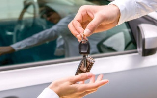 У Києві підозрюють адміністраторів сервісних центрів МВС, які допомогали боржникам переоформити автомобілі без сплати штрафів