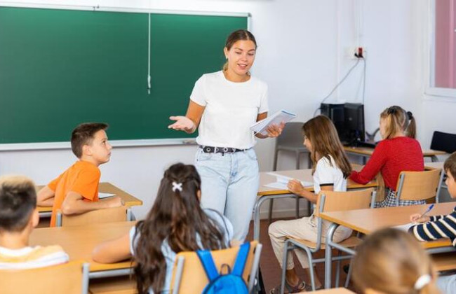 Кабмин изменил порядок зачисления стажа педагогам за границей