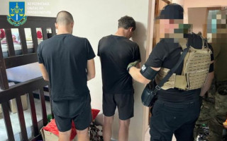 Підпалювали автівки військових та правоохоронців на півдні України – викрито групу осіб
