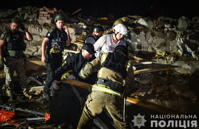 рф ударила ракетой по гостинице в Запорожье, в которой находились люди