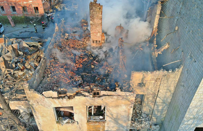 Відомо про 7 загиблих: Володимир Зеленський показав наслідки російської атаки на Львів