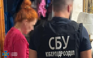 В Одесі викрили бухгалтерку заводу, яка коригувала ракетні удари по місту