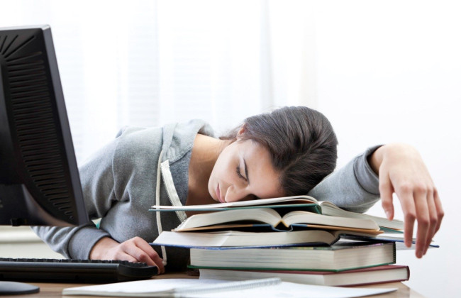 Британські вчені попередили про «епідемію перевтоми»: як боротися