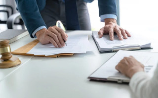Після розірвання договору банківського вкладу за судовим рішенням пеня не нараховується, — суд