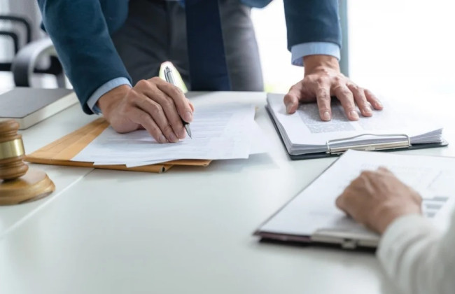 После расторжения договора банковского вклада по судебному решению пеня не начисляется — суд