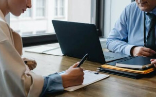Працівника перевели на іншу посаду: чи змінюється робочий рік для надання щорічної відпустки