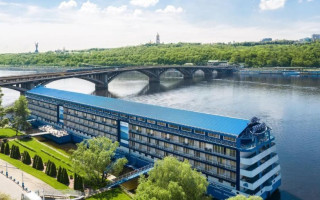 У Києві викрили директора підприємства, який шляхом шахрайства заволодів судном «Готель Баккара»