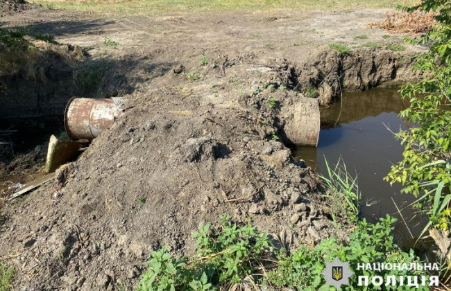 Перекрыл реку, чтобы поливать бахчу — в Одесской области будут судить фермера