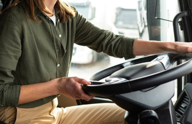 В семи областях стартовал проект по подготовке водительниц автобусов