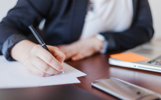 Куди та в який строк подається заява про прийняття спадщини