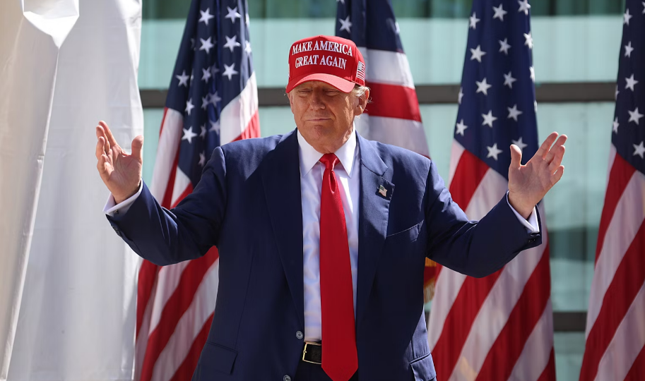 Трамп планирует в случае избрания президентом ввести пошлины в 100% на товары из стран, которые отказываются от доллара