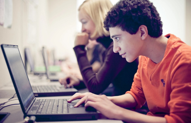 В Гоструда объяснили, существуют ли запреты по допуску лиц моложе 18 лет к работе без медицинских осмотров