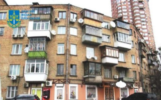 В Киеве адвокат мошенническим способом завладел квартирой, оформив займ ее умершим владельцам — прокуратура