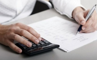 Налоговая напоминает правила уплаты НДФЛ при выплате неденежного дохода физлицу