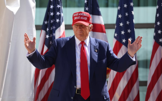 Трамп планує у разі обрання президентом ввести мита у 100% на товари з країн, які відмовляються від долара