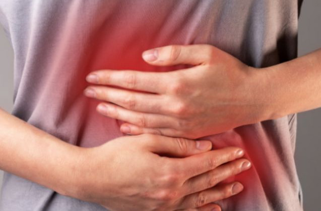 В киевской школе зарегистрировали вспышку острой кишечной инфекции, часть детей госпитализировали