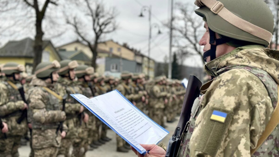 Военнослужащих обяжут соблюдать антикоррупционные ограничения по совместительству с другой деятельностью и получению подарков