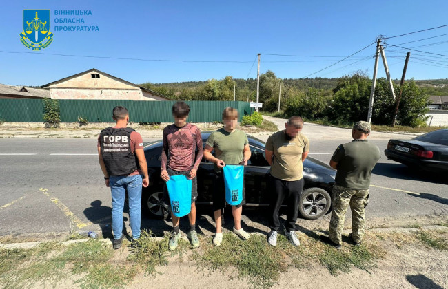В Винницкой области поймали отца с сыном, которые за 25 тысяч гривен везли к границе двух уклонистов