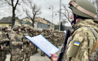 Військовослужбовців зобов’яжуть дотримуватися антикорупційних обмежень щодо сумісництва з іншою діяльністю і отримання подарунків