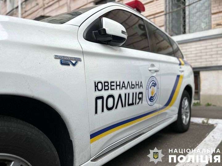 У Києві поліція склала протоколи на батьків школярів, які змусили 11-річного учня прибирати вбиральню