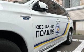 У Києві поліція склала протоколи на батьків школярів, які змусили 11-річного учня прибирати вбиральню