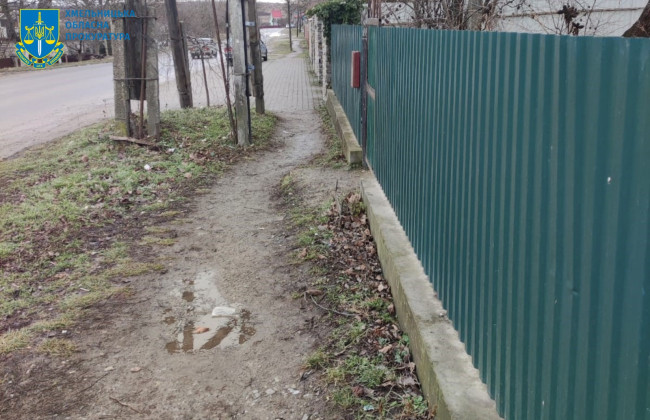 Привласнили кошти на ремонті тротуару — на Хмельниччині сільський голова і підприємець отримали підозри