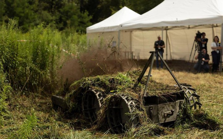 Український розмінувальний «Змій», здатен знищувати міни та знімати розтяжки, завершив випробування