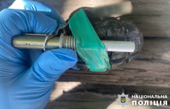 На Киевщине мужчине, хранившему гранату найденную в поле, сообщили о подозрении